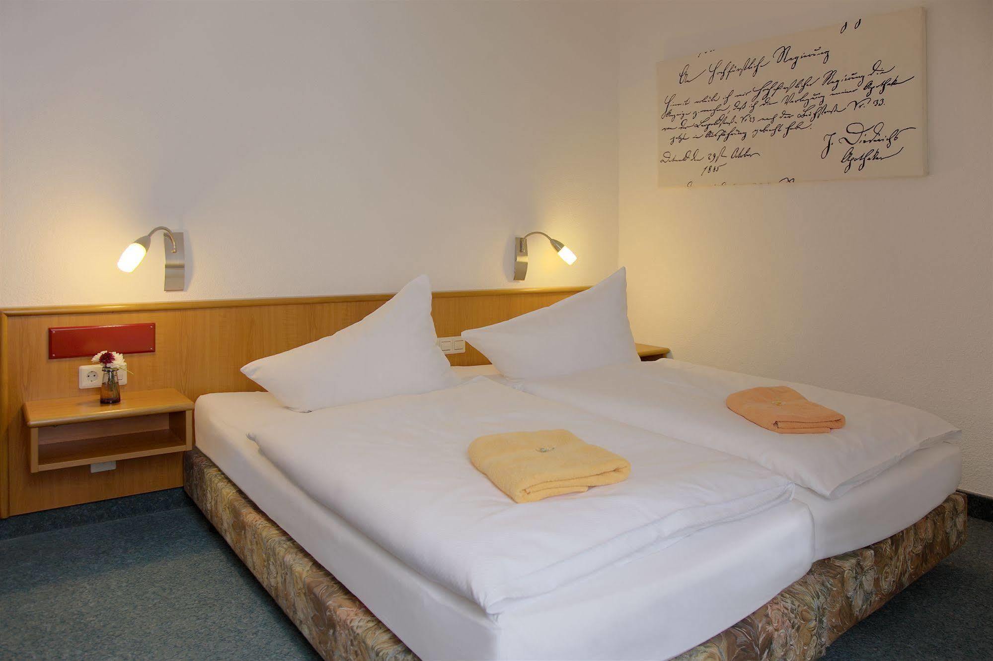 Adler-Hotel Delitzsch Extérieur photo