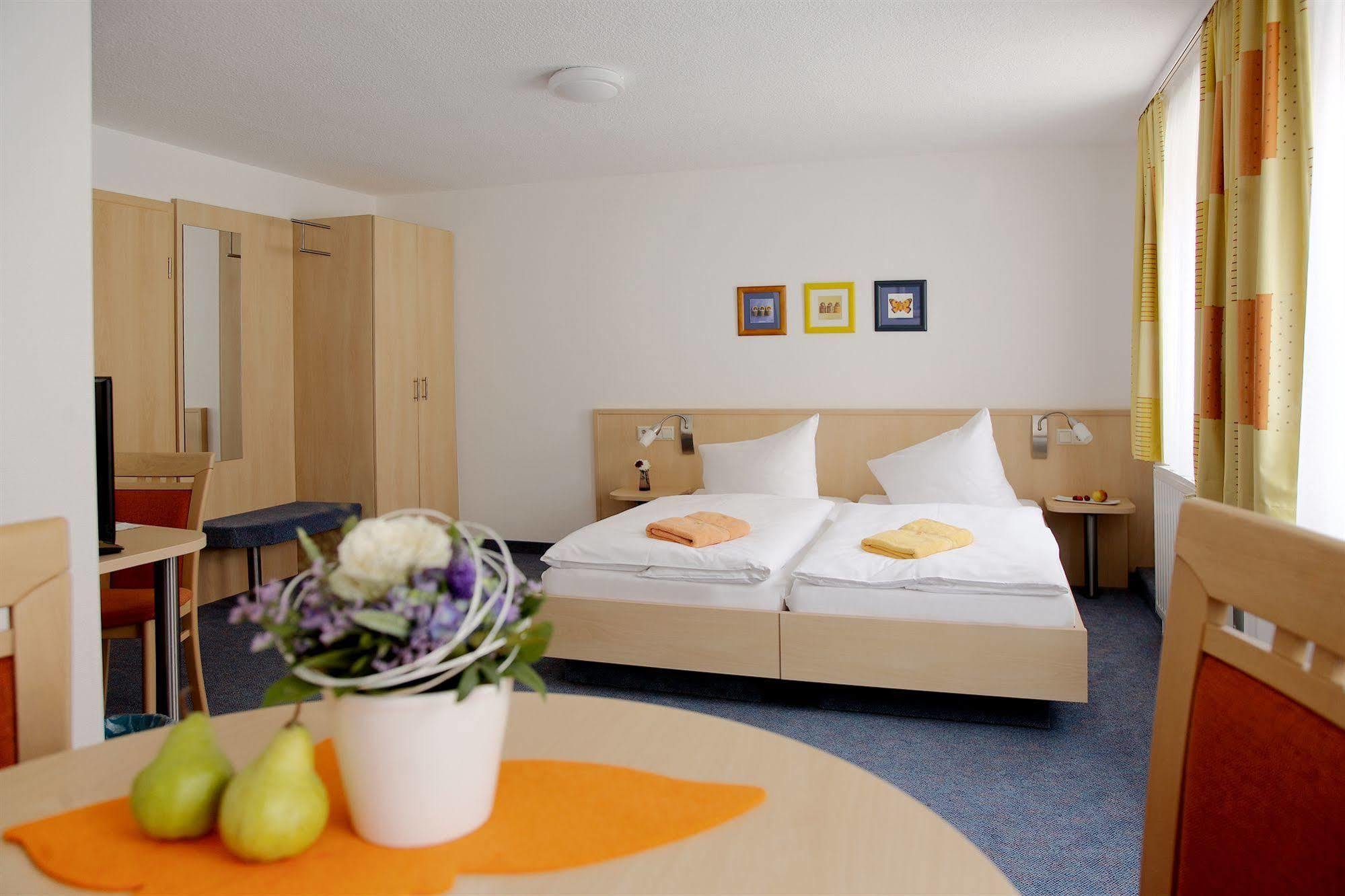 Adler-Hotel Delitzsch Extérieur photo