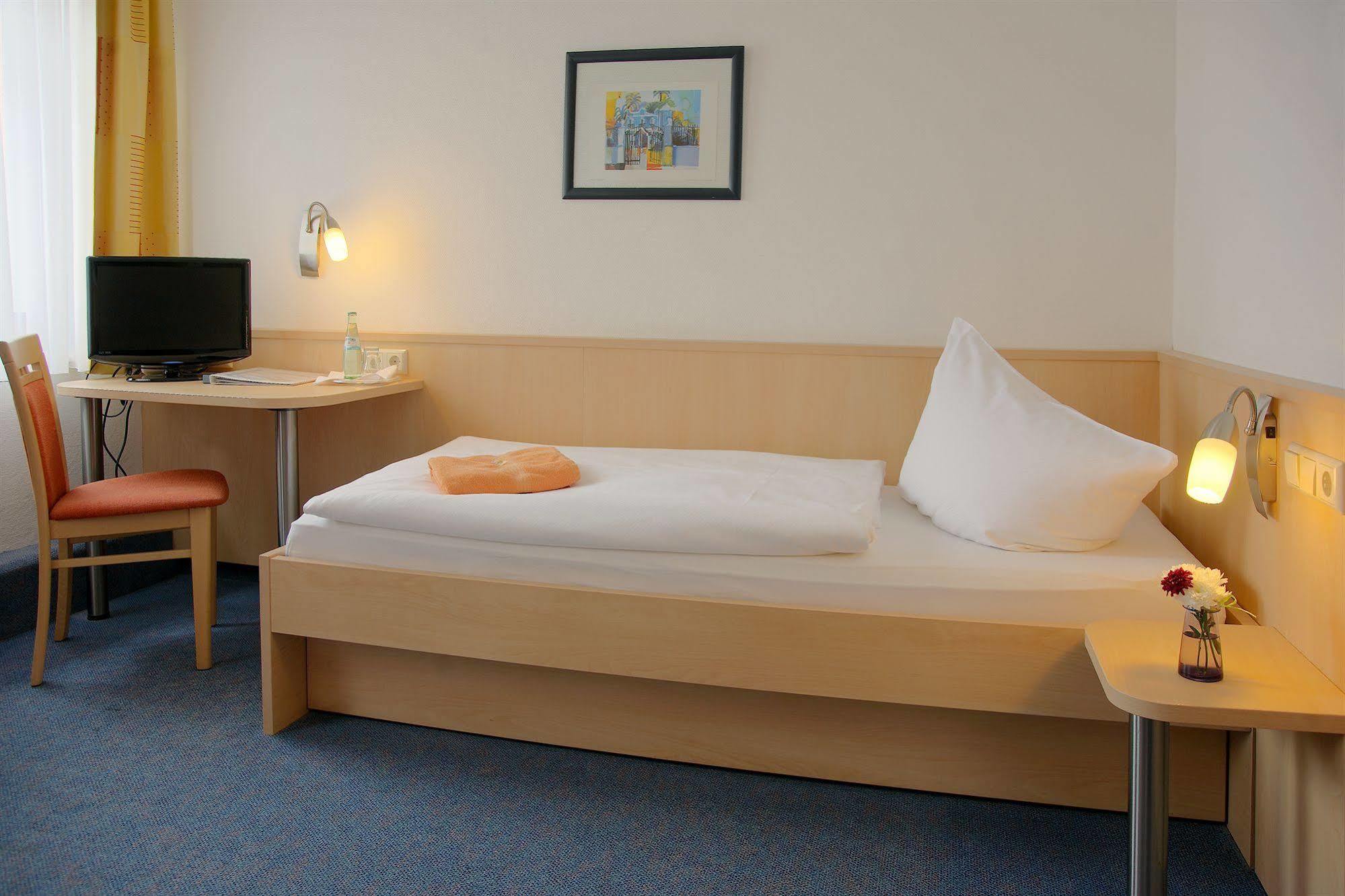 Adler-Hotel Delitzsch Extérieur photo